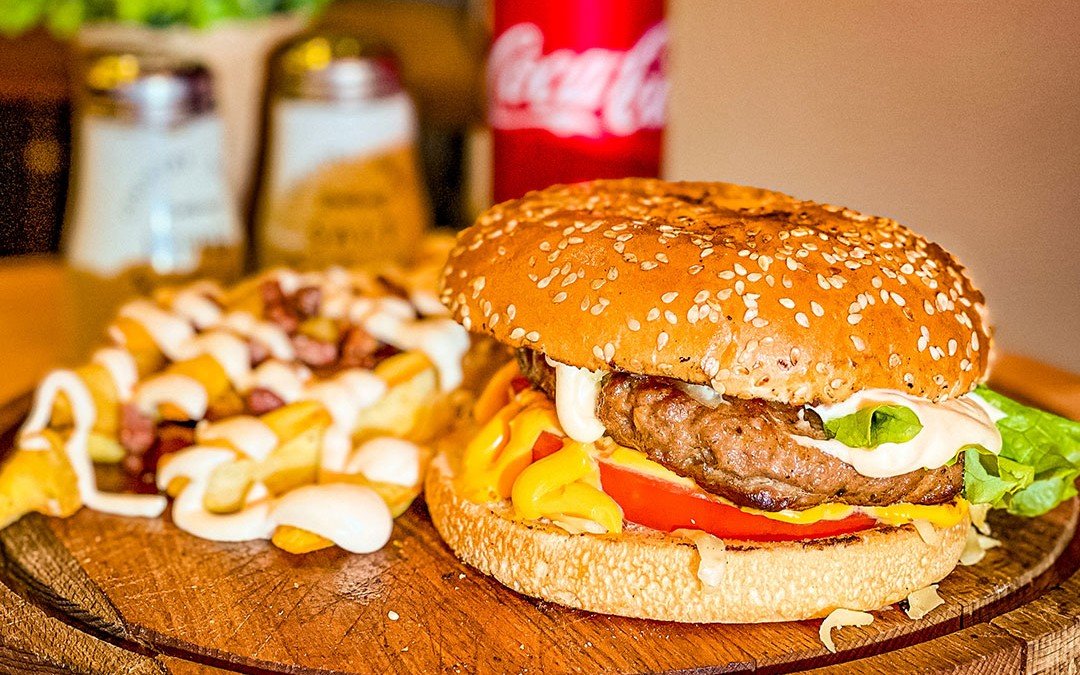 Burger with fries - To Afthentiko of Elefsina