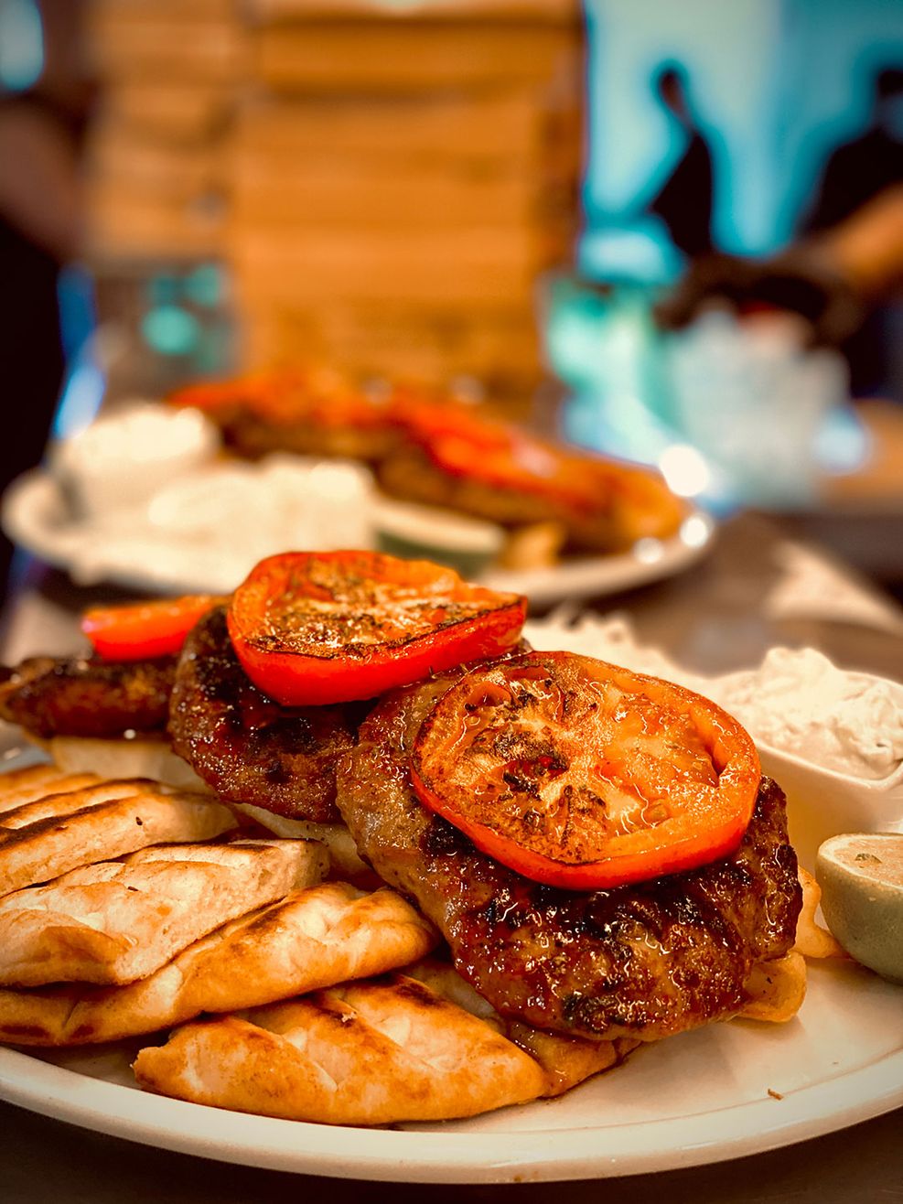 Burger patties platter - To Afthentiko of Elefsina